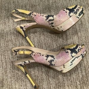 Nine West pretty snake skin like Sandal